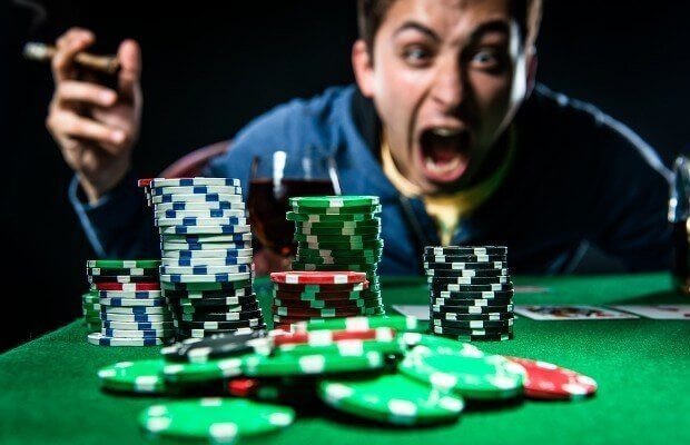 Poker liệu có giúp bạn đổi đời